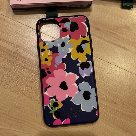 Kate Spade Lot of 3 iPhone 11 Pro Max plastic cases. - Picture 3 of 5